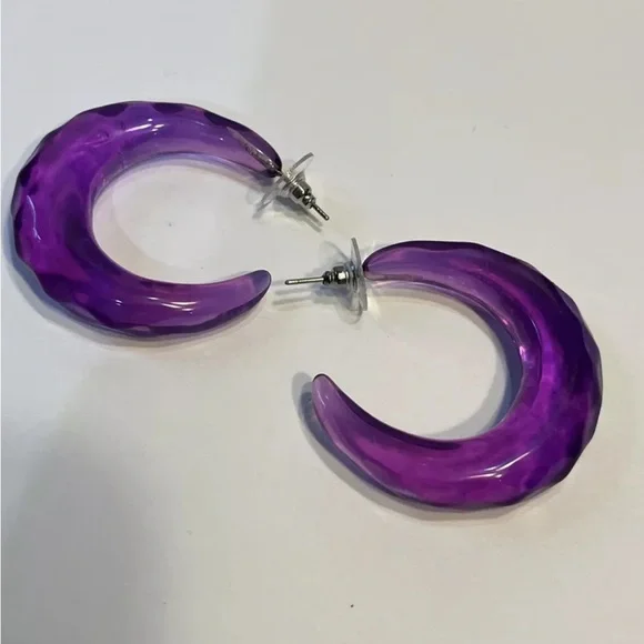 Vintage RARA Avis Faceted Purple Translucent Resin Hoop Earrings - Picture 1 of 4
